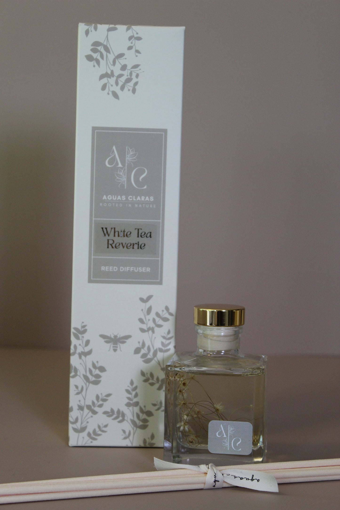 White Tea Reverie Botanical Reed Diffuser