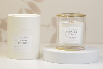 Kiss Under Mistletoe Candle - Aromatic Crisp Juniper