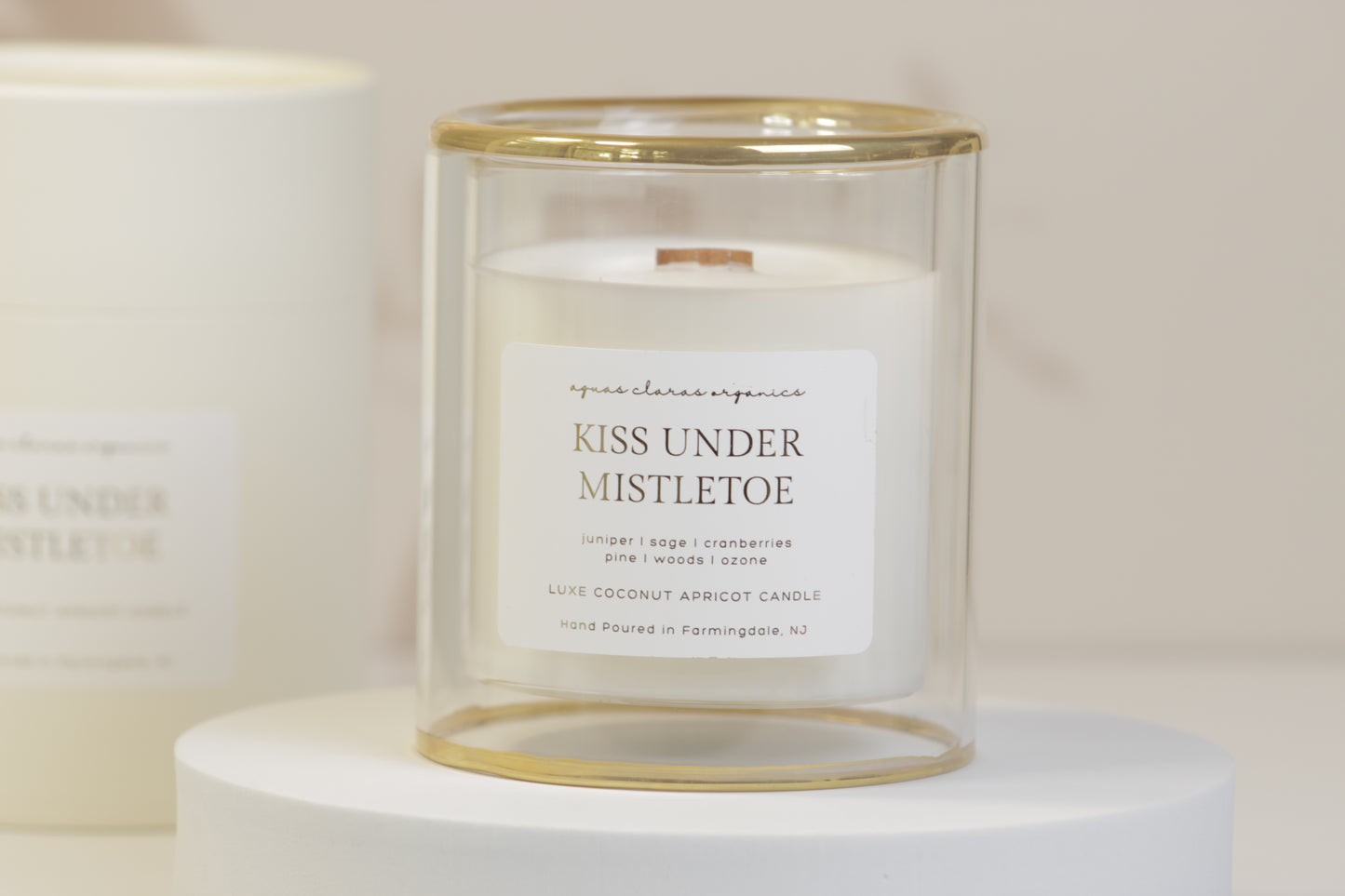Kiss Under Mistletoe Candle - Aromatic Crisp Juniper