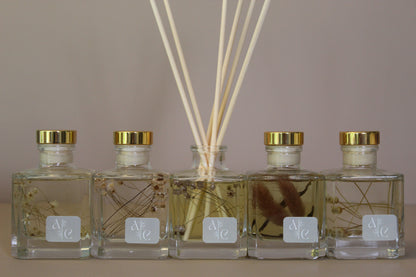 White Tea Reverie Botanical Reed Diffuser